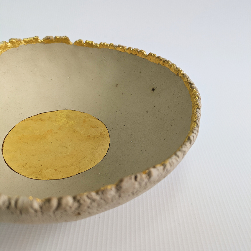 Fluyendo entre conversaciones artistic ceramic bowl